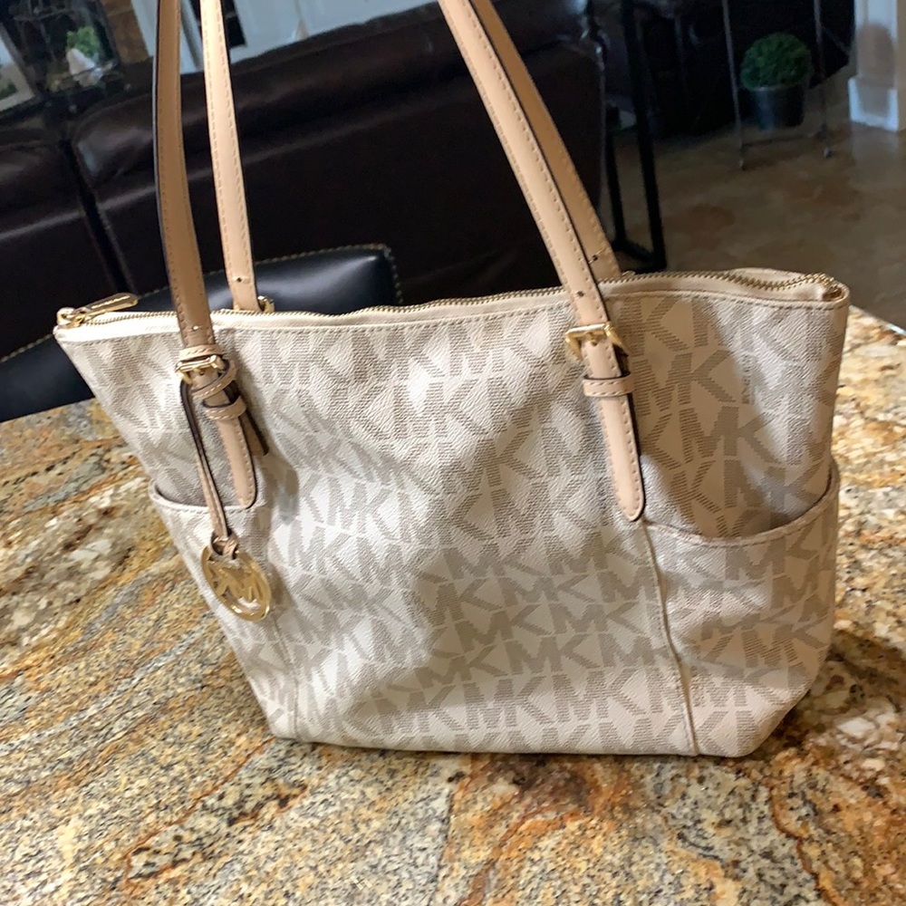 Michael Kors shoulder bag AND. Matching wallet